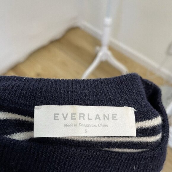 EVERLANE 100% Wool Striped Button Shoulder Knit Sweater Navy White size Small - Picture 5 of 6